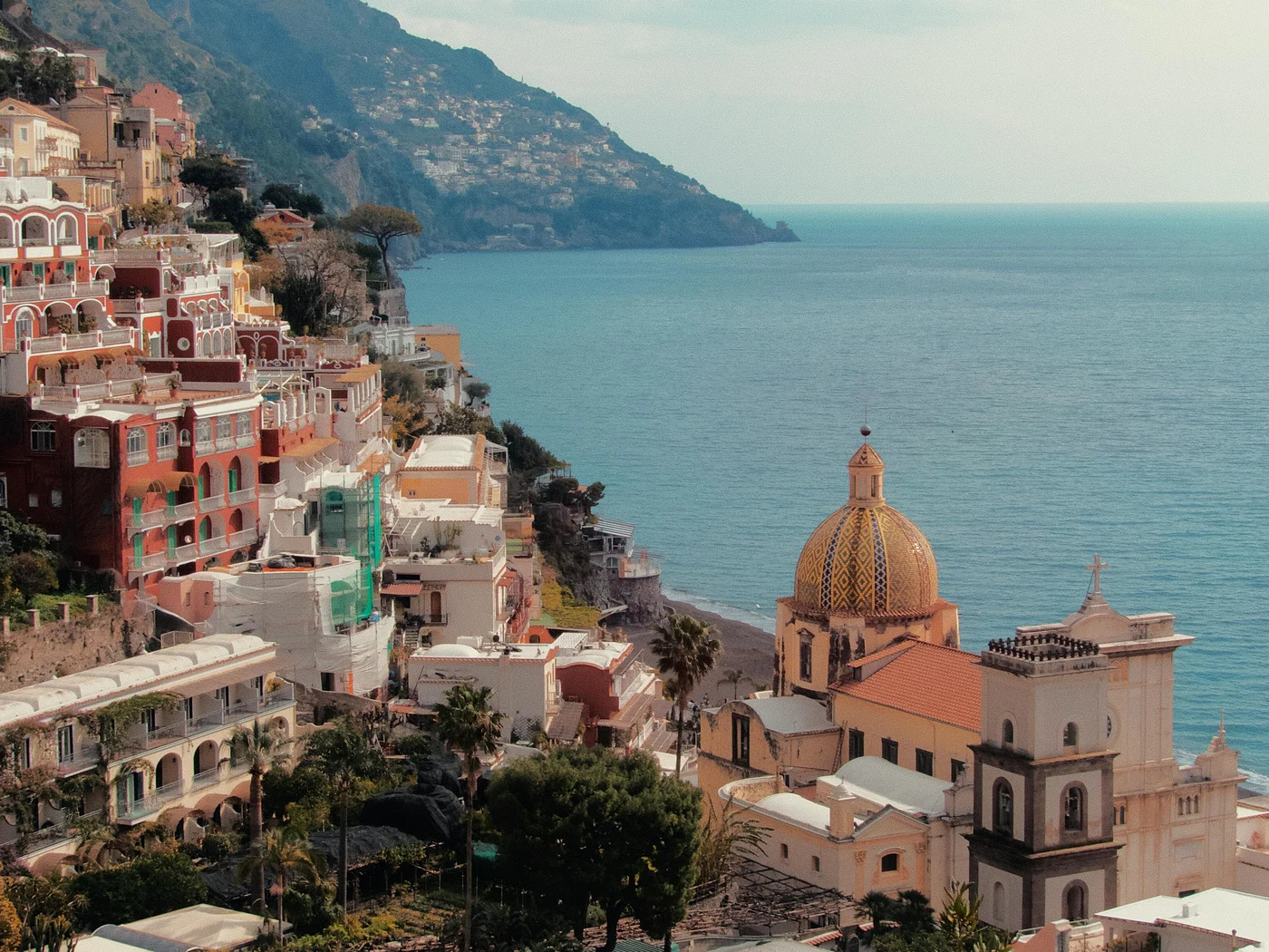 Sorrento vs Praiano: Quale Base Scegliere per la Penisola Sorrentina